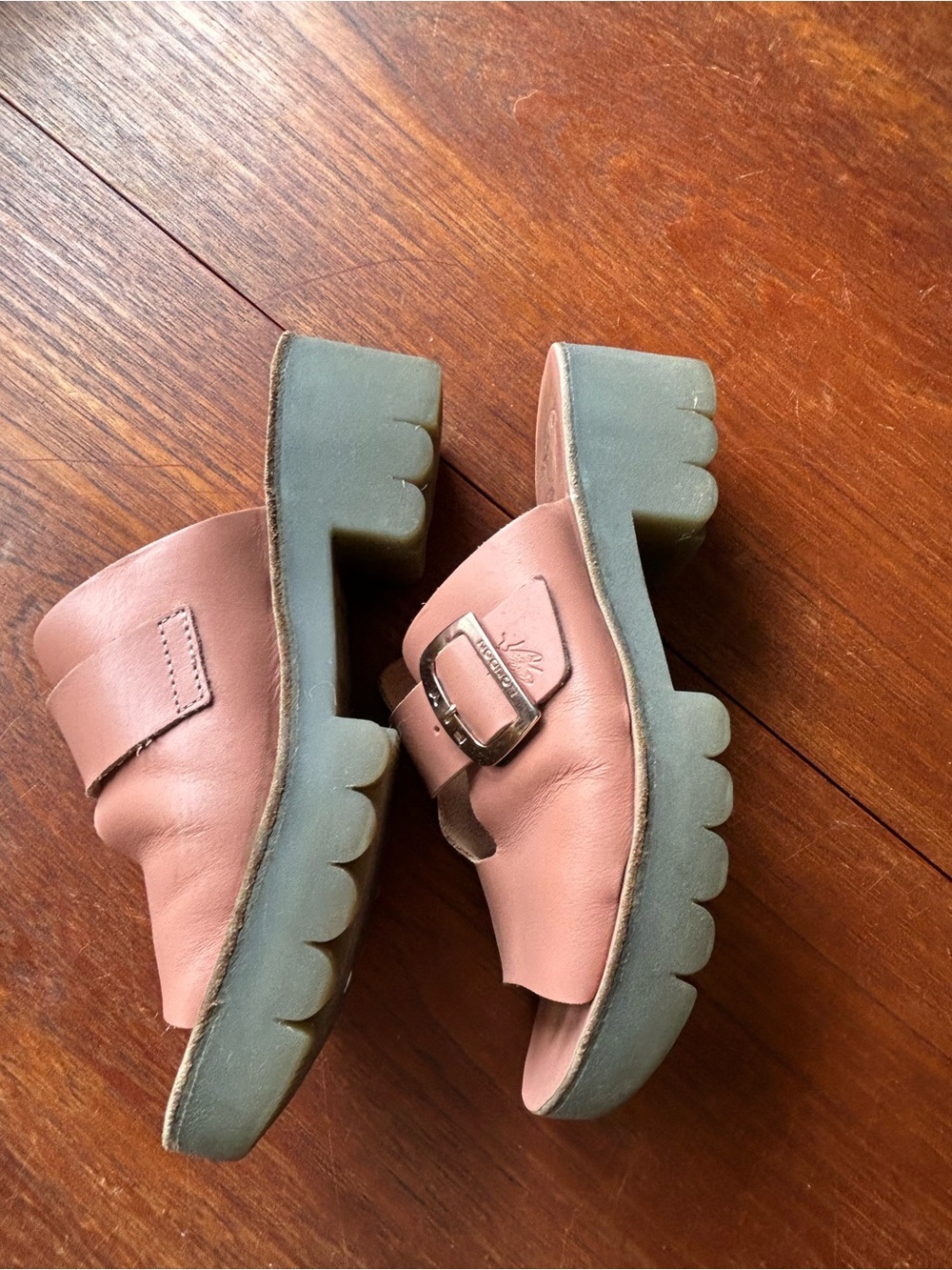 Chunky Peach Leather Mule Fly London